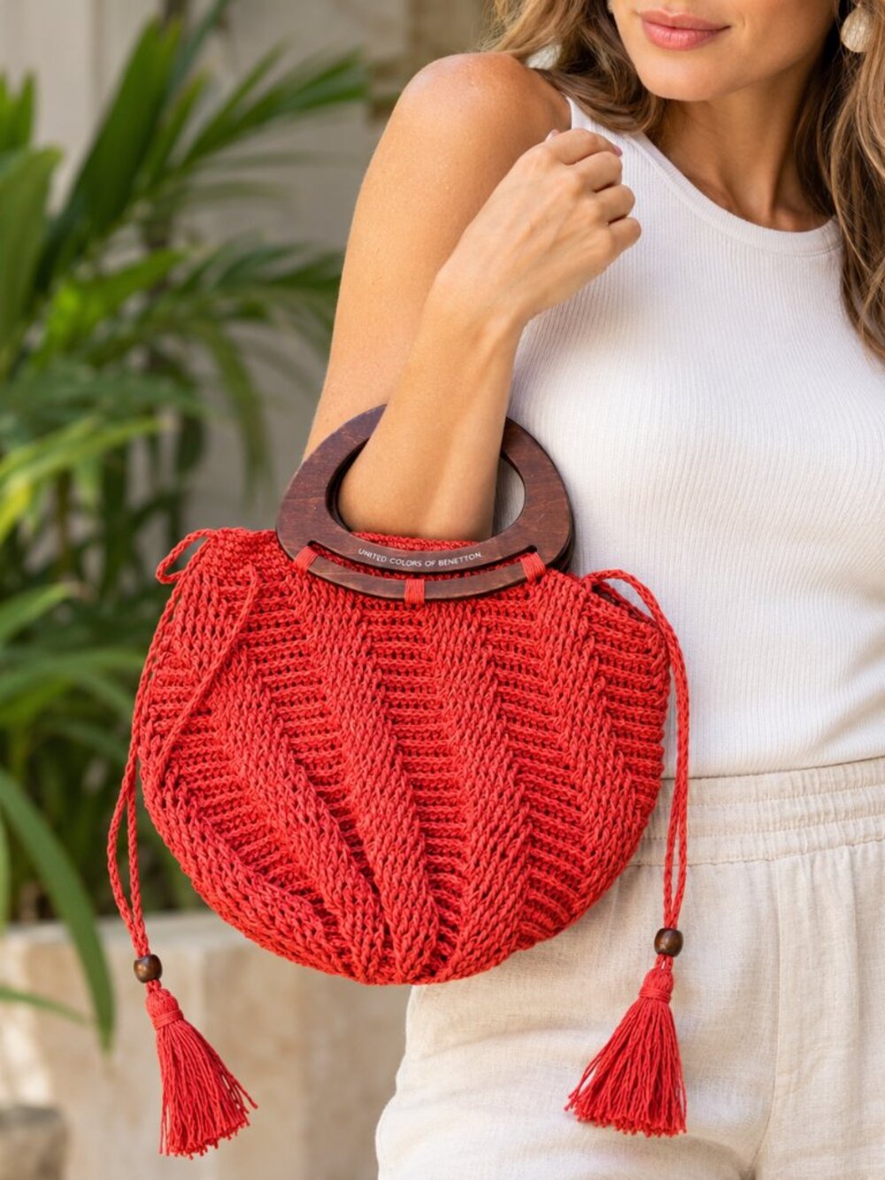 United Colors of Benetton Coral Crochet Knit Handbag Wood Handles Boho Tote